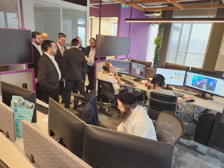 חברי סיעת ש"ס בעיריית בני ברק ביקרו באולפני ערוץ 2000 חברי סיעת ש"ס בעיריית בני ברק ביקרו באולפני ערוץ 2000