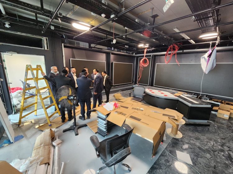 חברי סיעת ש"ס בעיריית בני ברק ביקרו באולפני ערוץ 2000 ''אימפריה עולמית בעיר בני ברק'': חברי סיעת ש''ס בעירייה ביקרו בערוץ 2000