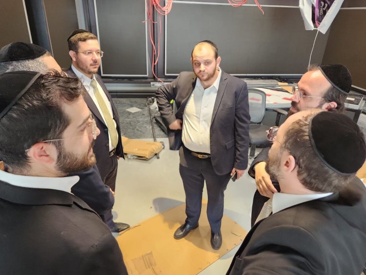 חברי סיעת ש"ס בעיריית בני ברק ביקרו באולפני ערוץ 2000 חברי סיעת ש"ס בעיריית בני ברק ביקרו באולפני ערוץ 2000