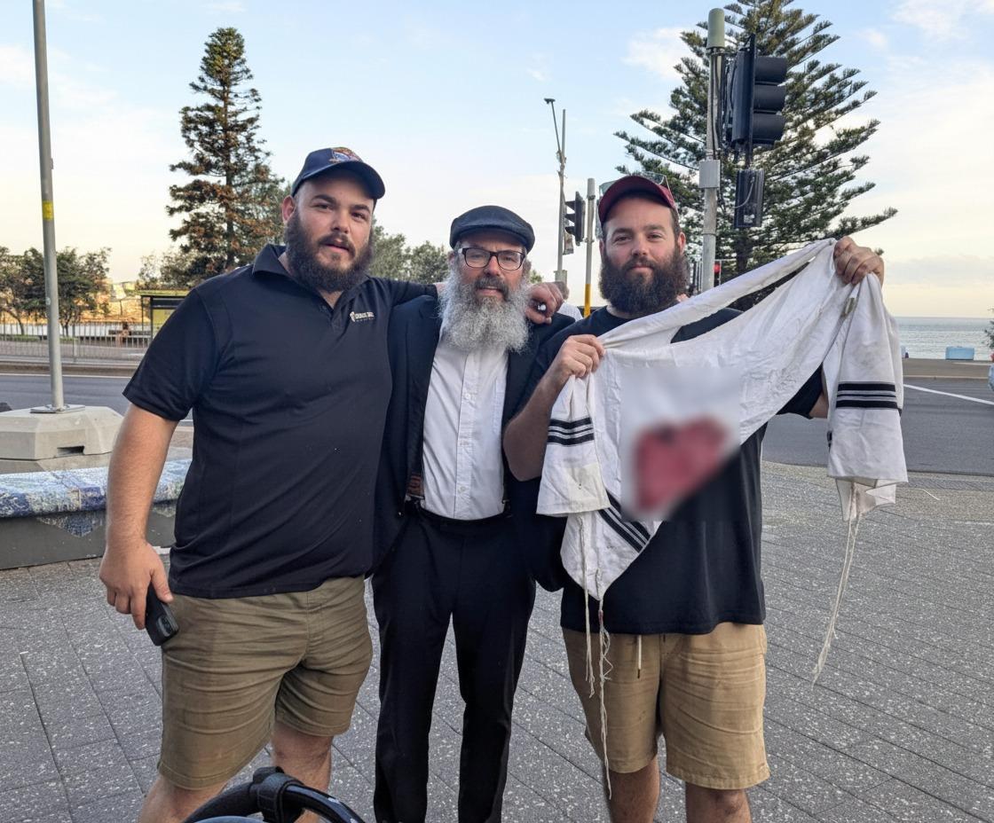 אירוע ירי חמור בסידני: פיגוע אנטישמי עם עשרות נפגעים במסיבת הדלקת נר חנוכה ציצית של אחד הנפגעים (צילום: השימוש בתמונה נעשה על פי סעיף 27א בכפוף לחוק זכות היוצרים. בעל זכות היוצרים זכאי לבקש את הסרתה מ- contact@tv2000.co.il)