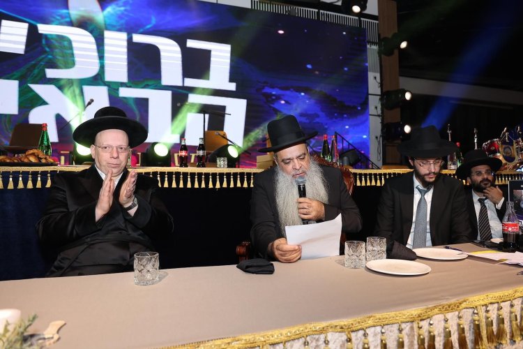 פתח תקווה: אלפים במעמד חנוכה מרגש ומפואר של מוסדות קרבנו (צילום: נועם אליהו וישראל הפקות)