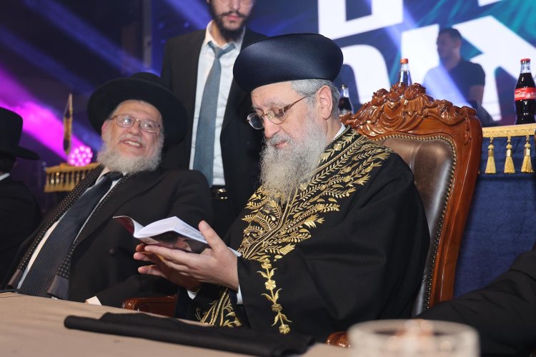 פתח תקווה: אלפים במעמד חנוכה מרגש ומפואר של מוסדות קרבנו (צילום: נועם אליהו וישראל הפקות)