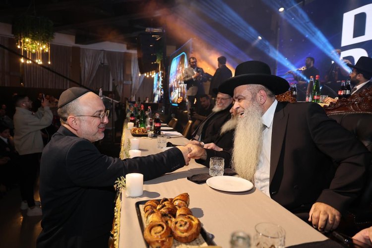 פתח תקווה: אלפים במעמד חנוכה מרגש ומפואר של מוסדות קרבנו