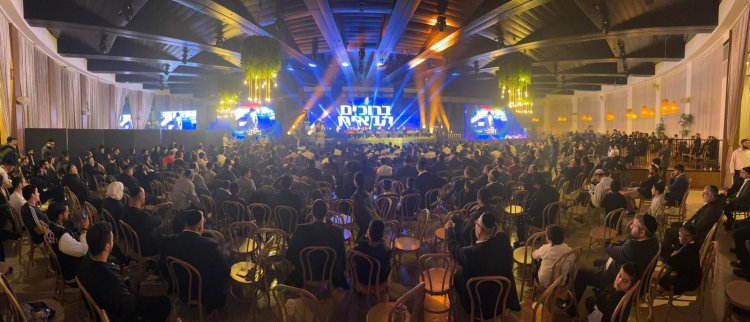 פתח תקווה: אלפים במעמד חנוכה מרגש ומפואר של מוסדות קרבנו (צילום: נועם אליהו וישראל הפקות)