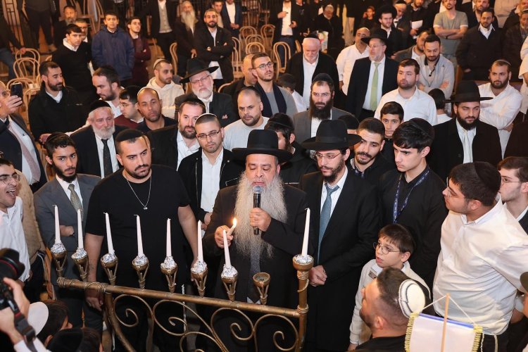 פתח תקווה: אלפים במעמד חנוכה מרגש ומפואר של מוסדות קרבנו (צילום: נועם אליהו וישראל הפקות)