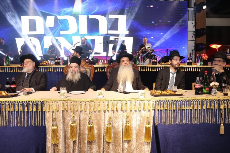 פתח תקווה: אלפים במעמד חנוכה מרגש ומפואר של מוסדות קרבנו (צילום: נועם אליהו וישראל הפקות)