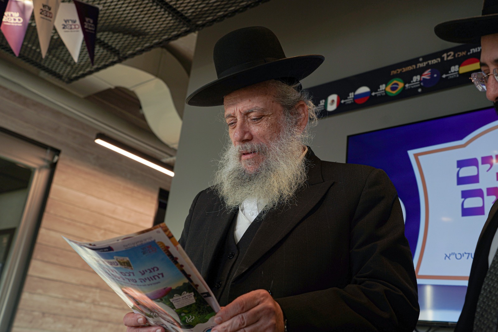 ראש עיריית בני ברק ביקר במשרדים ובאולפנים החדשים של ערוץ 2000