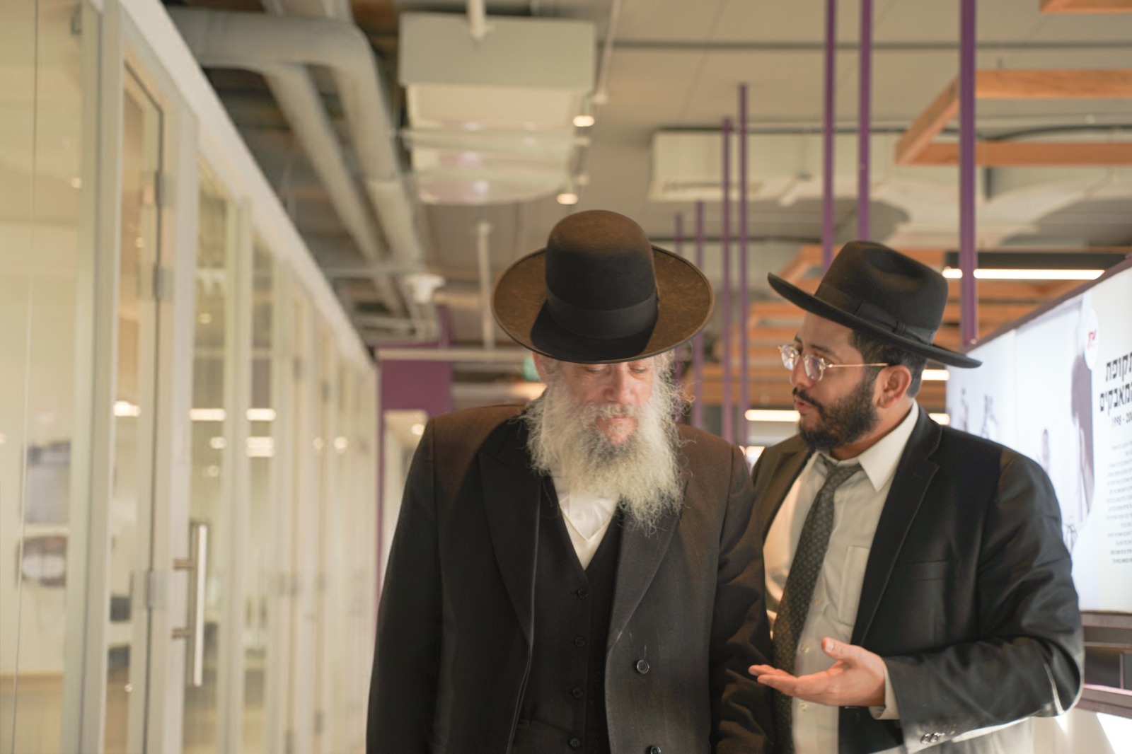 ראש עיריית בני ברק ביקר במשרדים ובאולפנים החדשים של ערוץ 2000