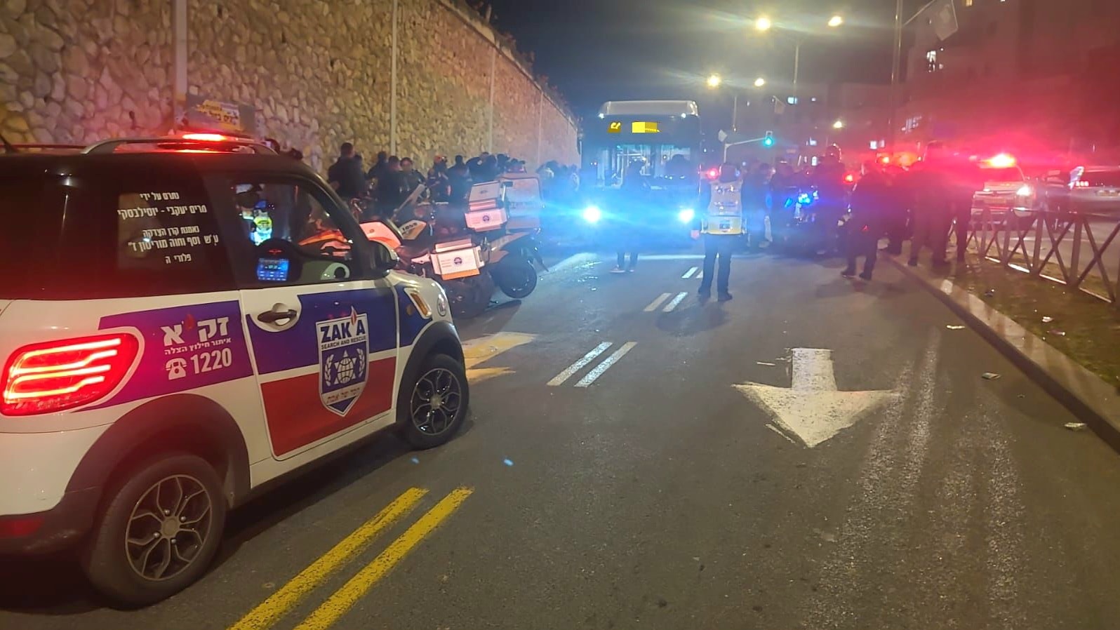 טרגדיה מחרידה בירושלים: נער נהרג מפגיעת אוטובוס במהלך עצרת ההמונים זירת הדריסה (צילום: דוברות זק"א)