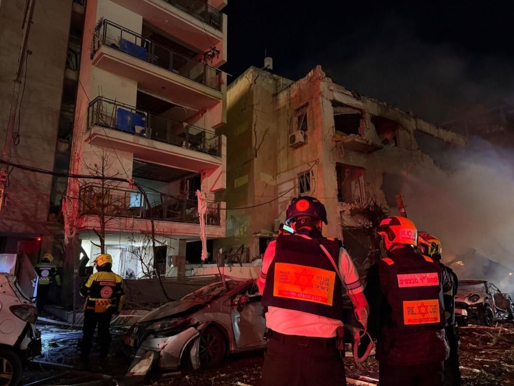 זירת הנפילה בתל אביב (צילום: מד"א)