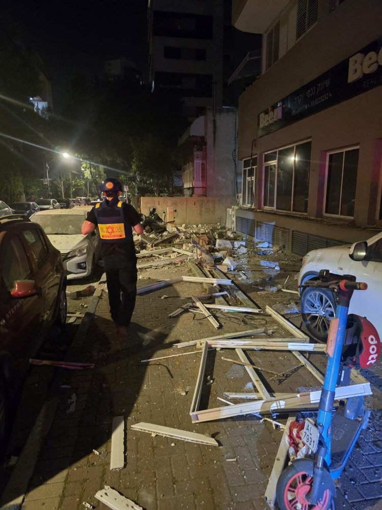 זירת הפגיעה ברמת גן (צילום: תיעוד מבצעי מד"א)