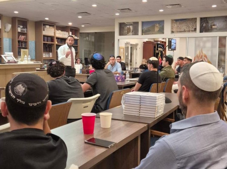 הרב דוד פריוף בסדרת שיעורים ותפילות למאות צעירים בצל המלחמה בארץ הרב דוד פריוף בסדרת שיעורים ותפילות למאות צעירים בצל המלחמה בארץ