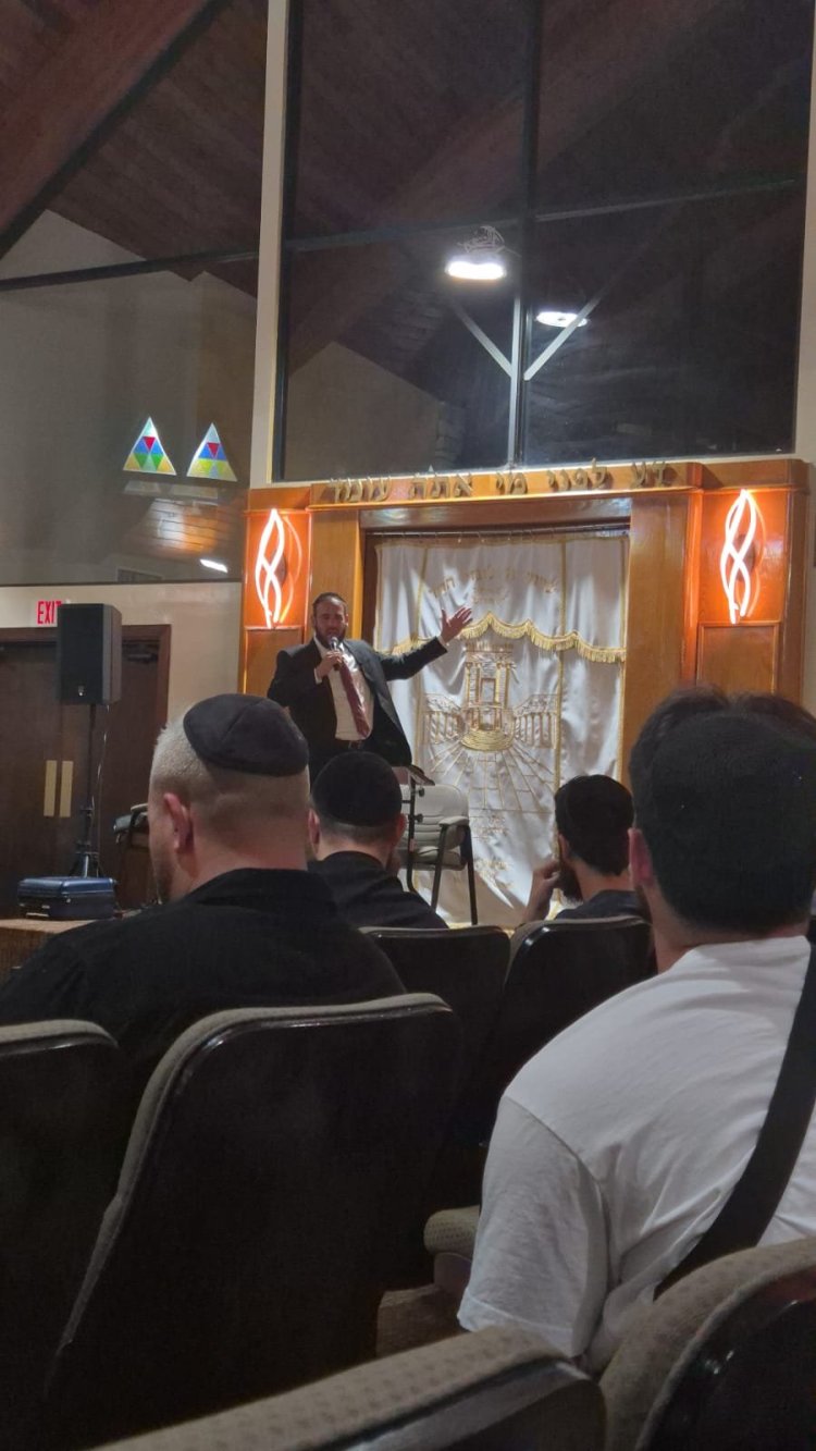 הרב דוד פריוף בסדרת שיעורים ותפילות למאות צעירים בצל המלחמה בארץ הרב דוד פריוף בסדרת שיעורים ותפילות למאות צעירים בצל המלחמה בארץ