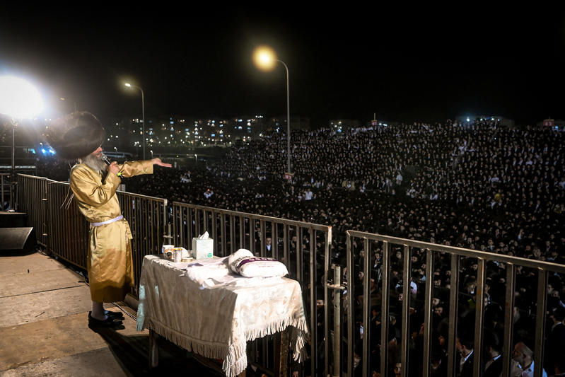 ההדלקה של הגה"צ רבי אלימלך בידרמן בהר מירון תשפ"ה (צילום: Arie Leib Abrams/Flash90)