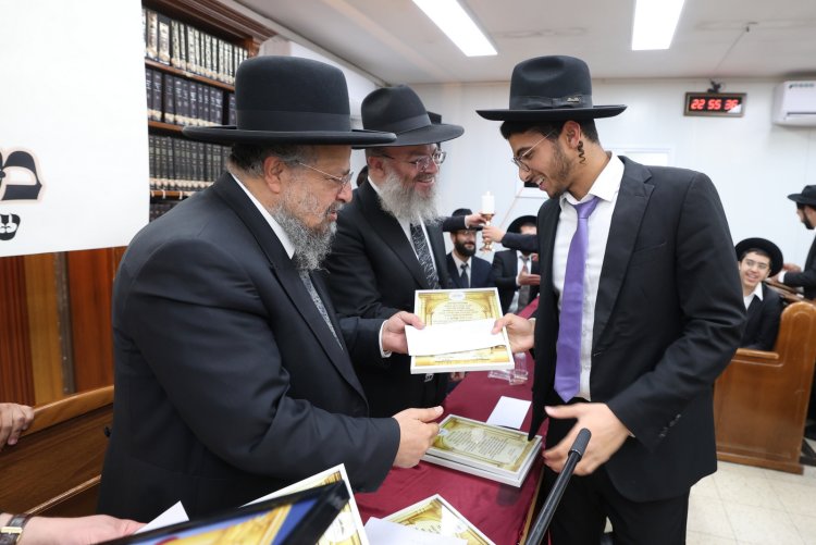 מעמד הסיומים בישיבת תורת אברהם (צילום יעקב כהן)