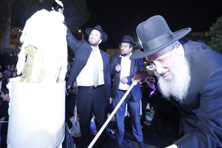 מעמד ההדלקה המרכזי בביתר | צילום: שייקה אור