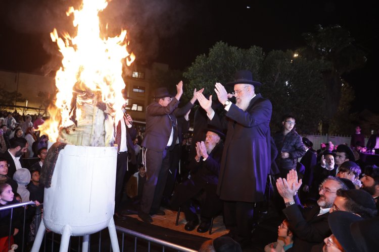 מעמד ההדלקה המרכזי בביתר | צילום: שייקה אור