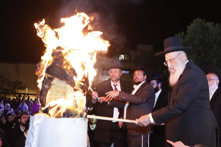 מעמד ההדלקה המרכזי בביתר | צילום: שייקה אור