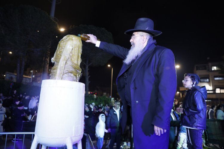 מעמד ההדלקה המרכזי בביתר | צילום: שייקה אור