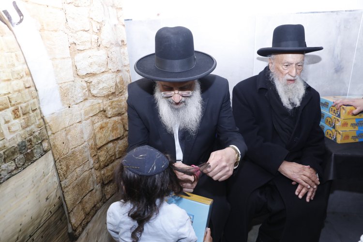 מעמד ההדלקה המרכזי בביתר | צילום: שייקה אור