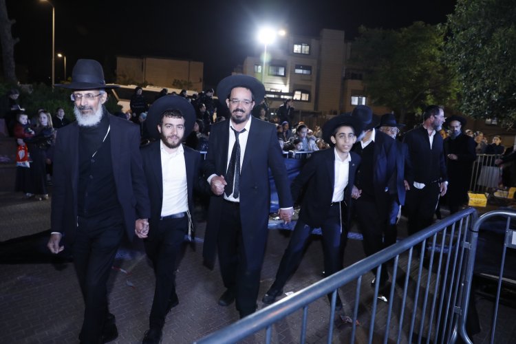 מעמד ההדלקה המרכזי בביתר | צילום: שייקה אור
