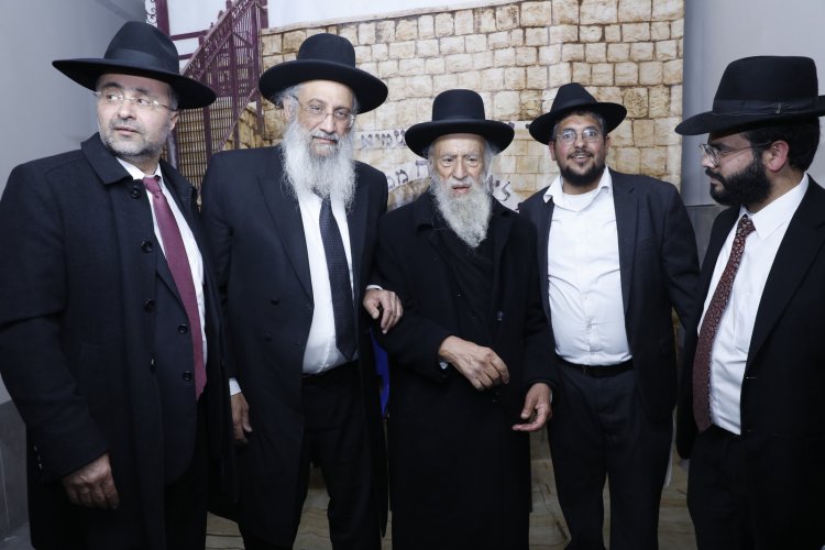 מעמד ההדלקה המרכזי בביתר | צילום: שייקה אור