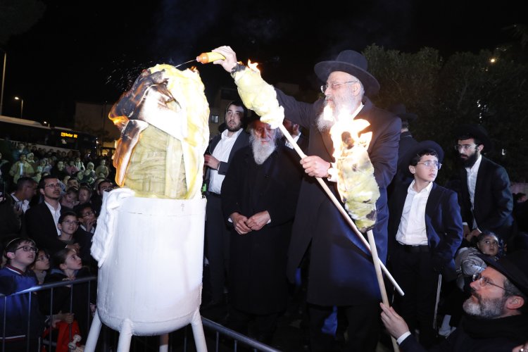 מעמד ההדלקה המרכזי בביתר | צילום: שייקה אור