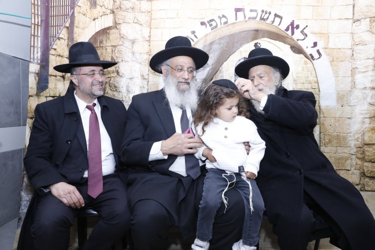 מעמד ההדלקה המרכזי בביתר | צילום: שייקה אור