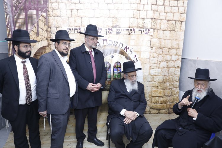 מעמד ההדלקה המרכזי בביתר | צילום: שייקה אור