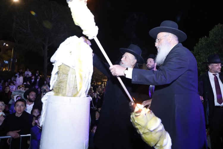 מעמד ההדלקה המרכזי בביתר | צילום: שייקה אור