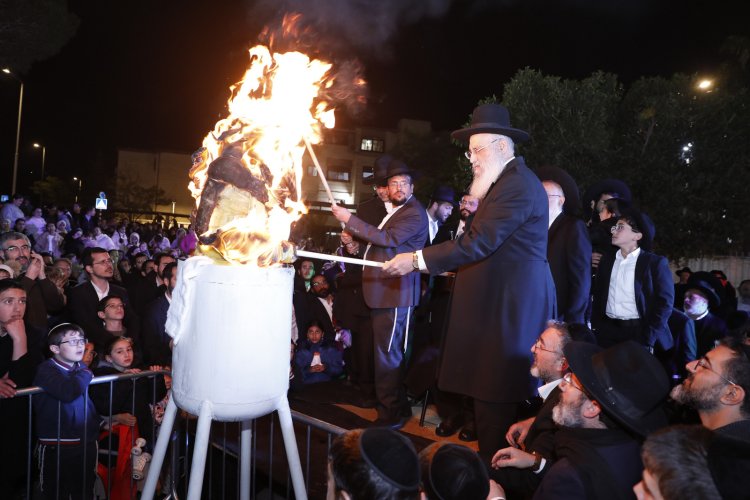 מעמד ההדלקה המרכזי בביתר | צילום: שייקה אור