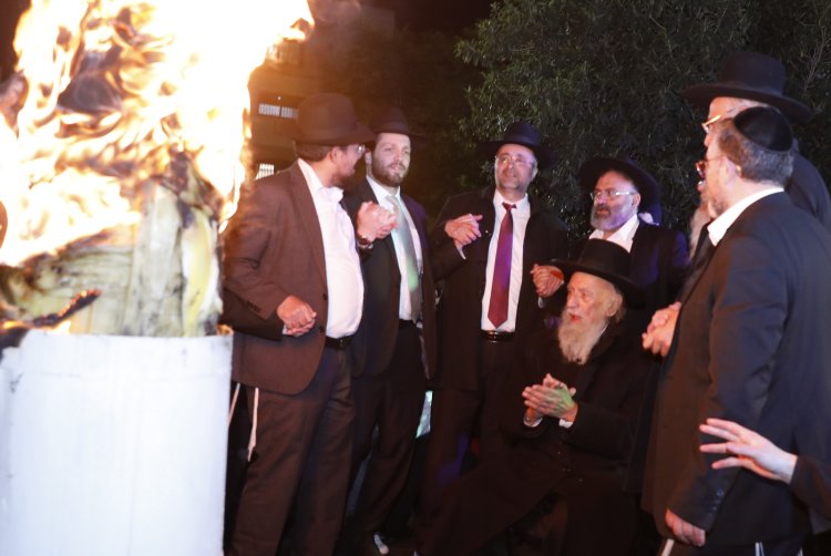 מעמד ההדלקה המרכזי בביתר | צילום: שייקה אור