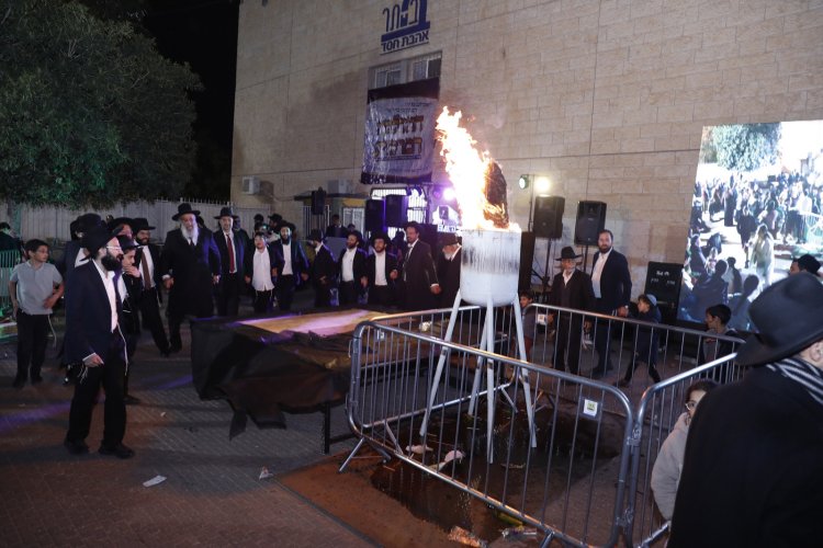 מעמד ההדלקה המרכזי בביתר | צילום: שייקה אור