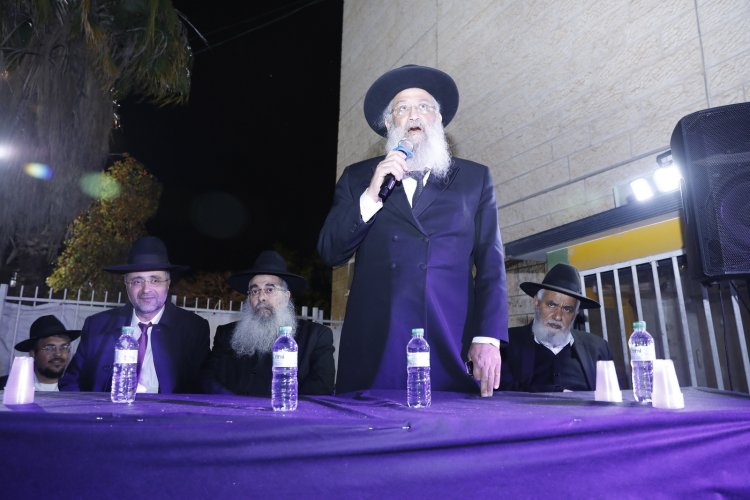 מעמד ההדלקה המרכזי בביתר | צילום: שייקה אור
