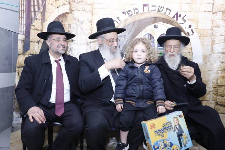 מעמד ההדלקה המרכזי בביתר | צילום: שייקה אור