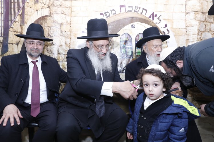 מעמד ההדלקה המרכזי בביתר | צילום: שייקה אור