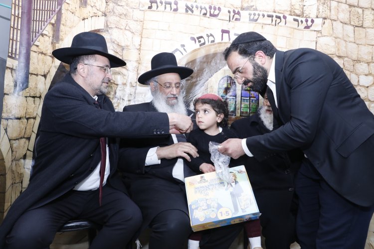 מעמד ההדלקה המרכזי בביתר | צילום: שייקה אור