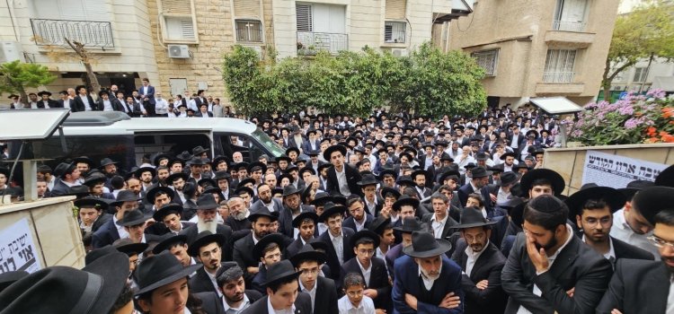 אלפים ליוו למנוחות את הגאון רבי רחמים מאזוז זצ"ל | צילום: נועם אליהו