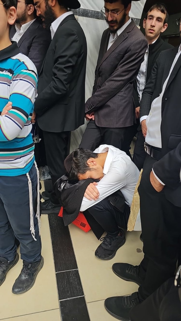 אלפים ליוו למנוחות את הגאון רבי רחמים מאזוז זצ"ל | צילום: נועם אליהו