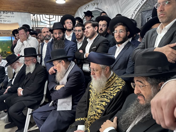 אלפים ליוו למנוחות את הגאון רבי רחמים מאזוז זצ"ל | צילום: נועם אליהו