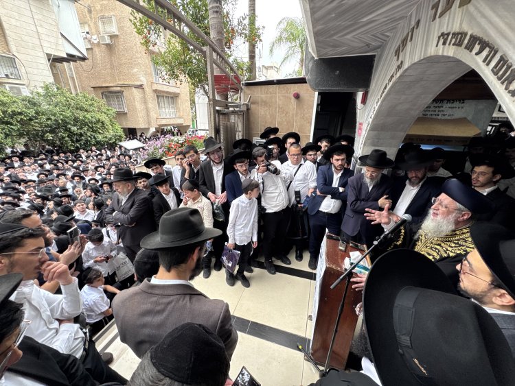 אלפים ליוו למנוחות את הגאון רבי רחמים מאזוז זצ"ל | צילום: נועם אליהו