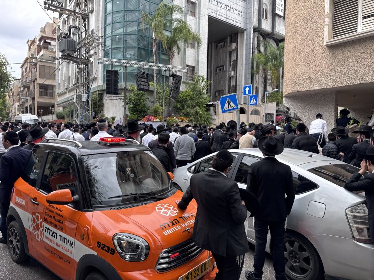 אלפים ליוו למנוחות את הגאון רבי רחמים מאזוז זצ"ל | צילום: נועם אליהו