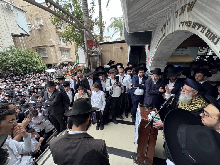 אלפים ליוו למנוחות את הגאון רבי רחמים מאזוז זצ"ל | צילום: נועם אליהו