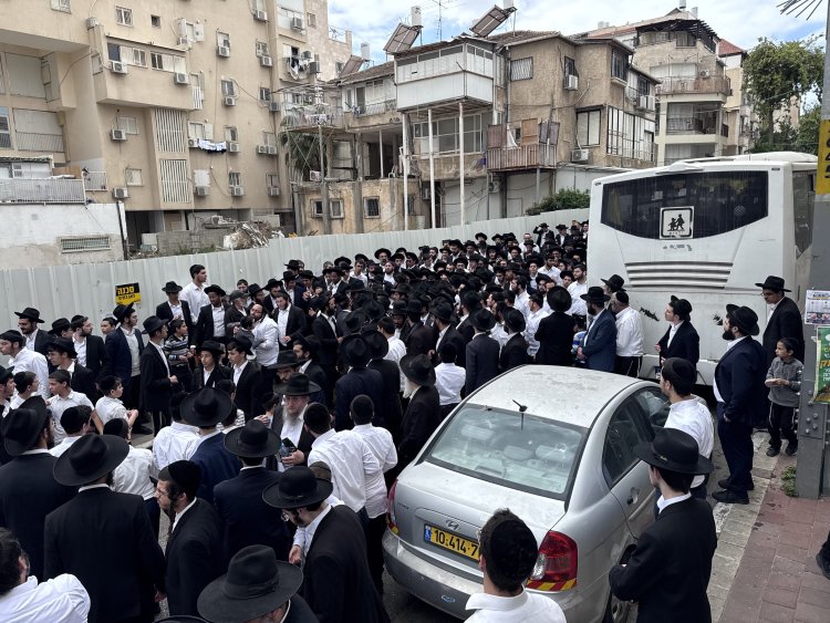 אלפים ליוו למנוחות את הגאון רבי רחמים מאזוז זצ''ל | גלריה