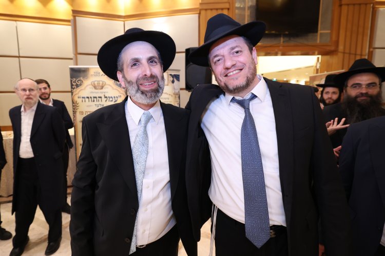 ראש עיריית אלעד השיא את ביתו - רבנים ואישי ציבור הגיעו לשמחה (צילום: יעקב כהן)