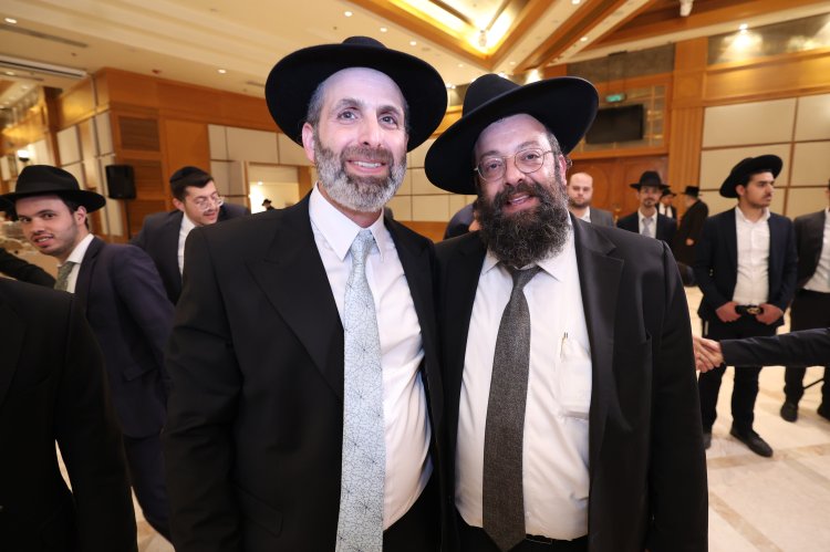 ראש עיריית אלעד השיא את ביתו - רבנים ואישי ציבור הגיעו לשמחה (צילום: יעקב כהן)