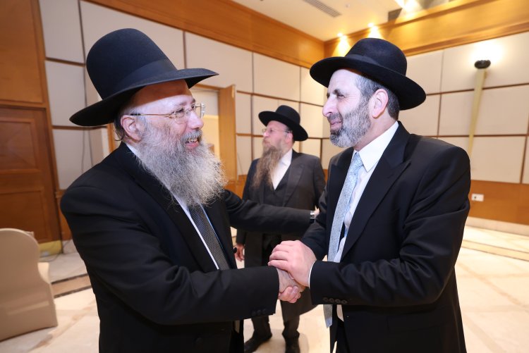 ראש עיריית אלעד השיא את ביתו - רבנים ואישי ציבור הגיעו לשמחה (צילום: יעקב כהן)