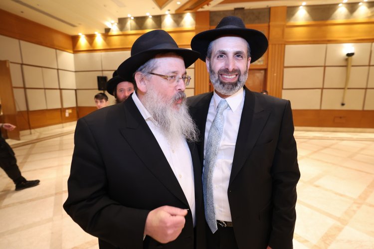 ראש עיריית אלעד השיא את ביתו - רבנים ואישי ציבור הגיעו לשמחה (צילום: יעקב כהן)