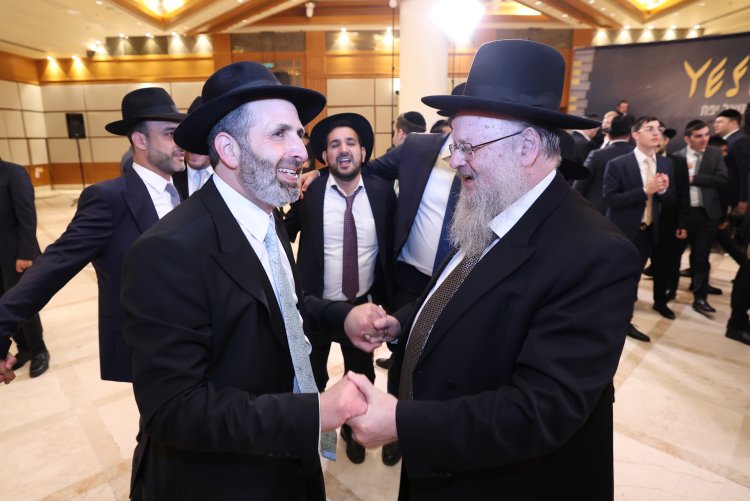 ראש עיריית אלעד השיא את ביתו - רבנים ואישי ציבור הגיעו לשמחה (צילום: יעקב כהן)