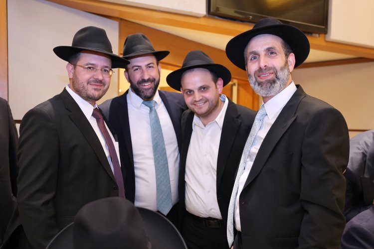 ראש עיריית אלעד השיא את ביתו - רבנים ואישי ציבור הגיעו לשמחה (צילום: יעקב כהן)